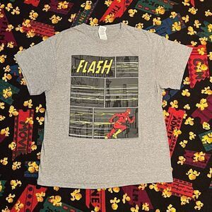 The Flash ‘Zooming By’ DC Comics (s21) Grey Graphic Tee Shirt / Size L